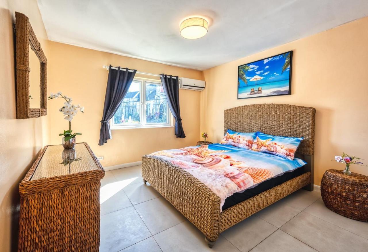 Lovely Near Beach, Downtown, 24h Security, Pool * Nassau